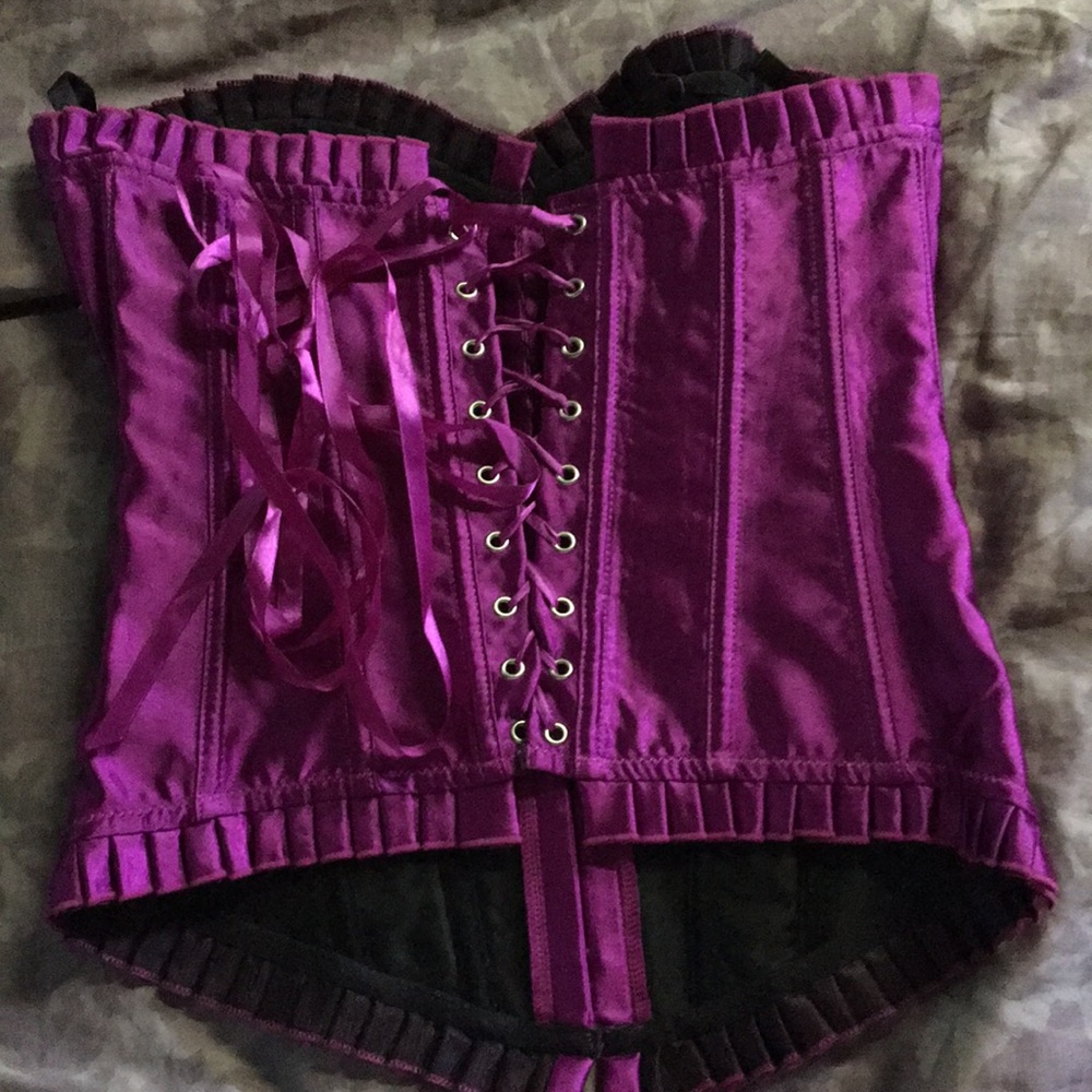 Corset - Picture 2 of 2